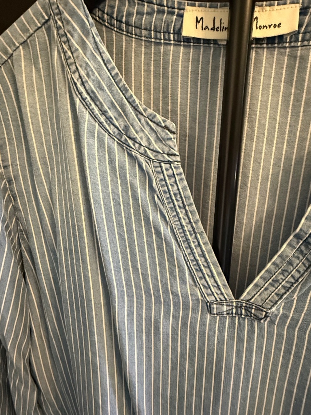 Like New Chambray Striped Top (XL) - Picture 3 of 6